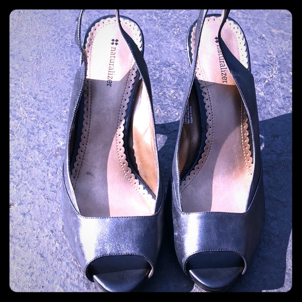 Sling back peep toed heels in black